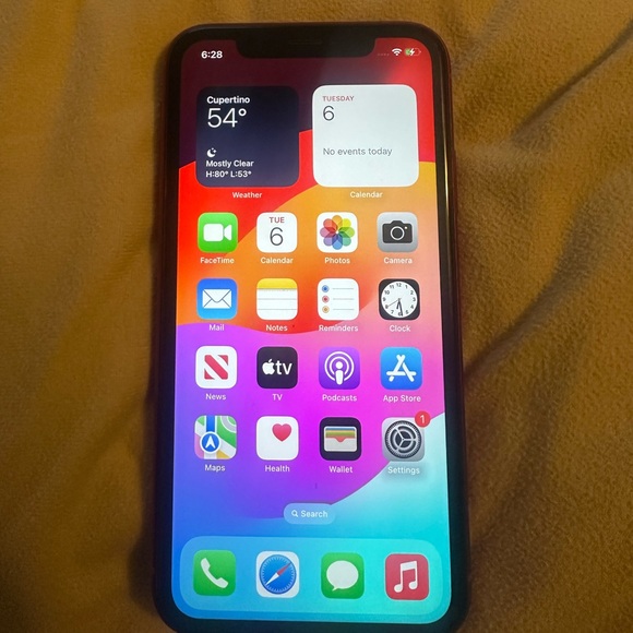 iPhone Xr 64 GB Red. Unlocked - Picture 4 of 5